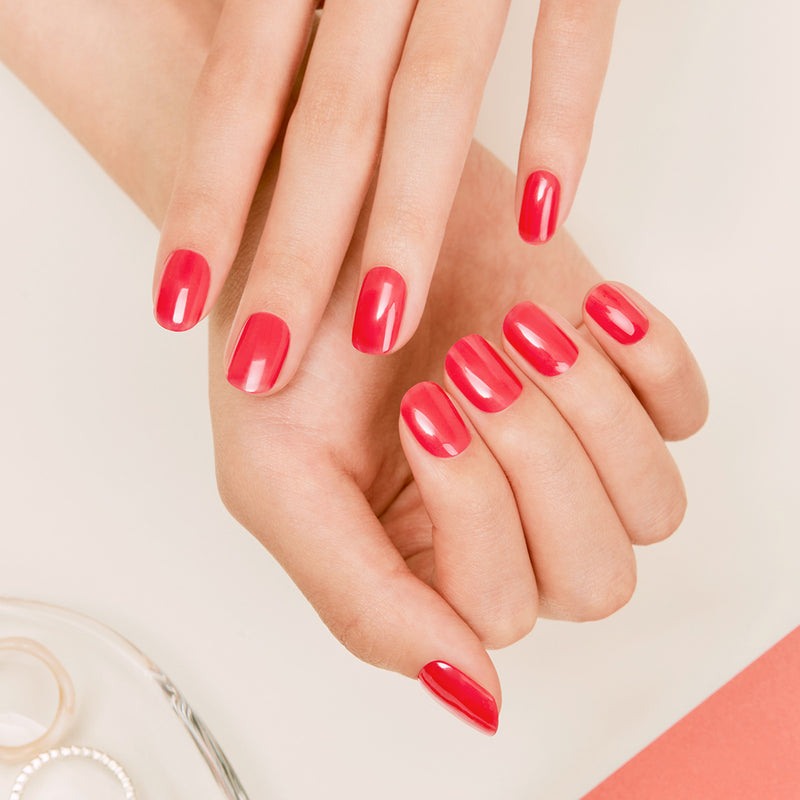[COLOUR RANGE] GLOW GEL NAIL – JUICY RED